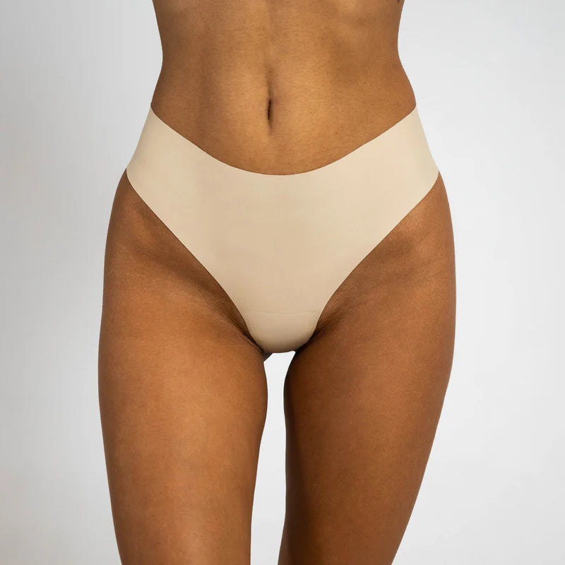 Tanga anti-cameltoe beige sans couture Alynéa, invisible sous tenue