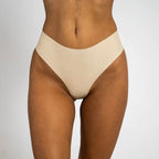 Tanga anti-cameltoe beige sans couture Alynéa, invisible sous tenue